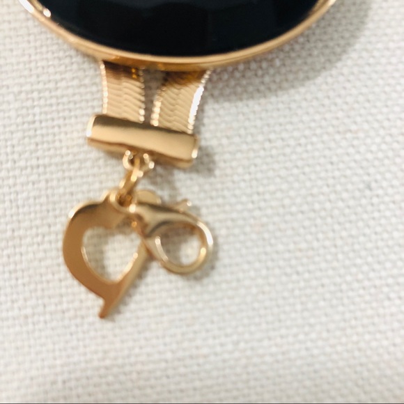 Celina cuff and necklace gold color. - Picture 5 of 8